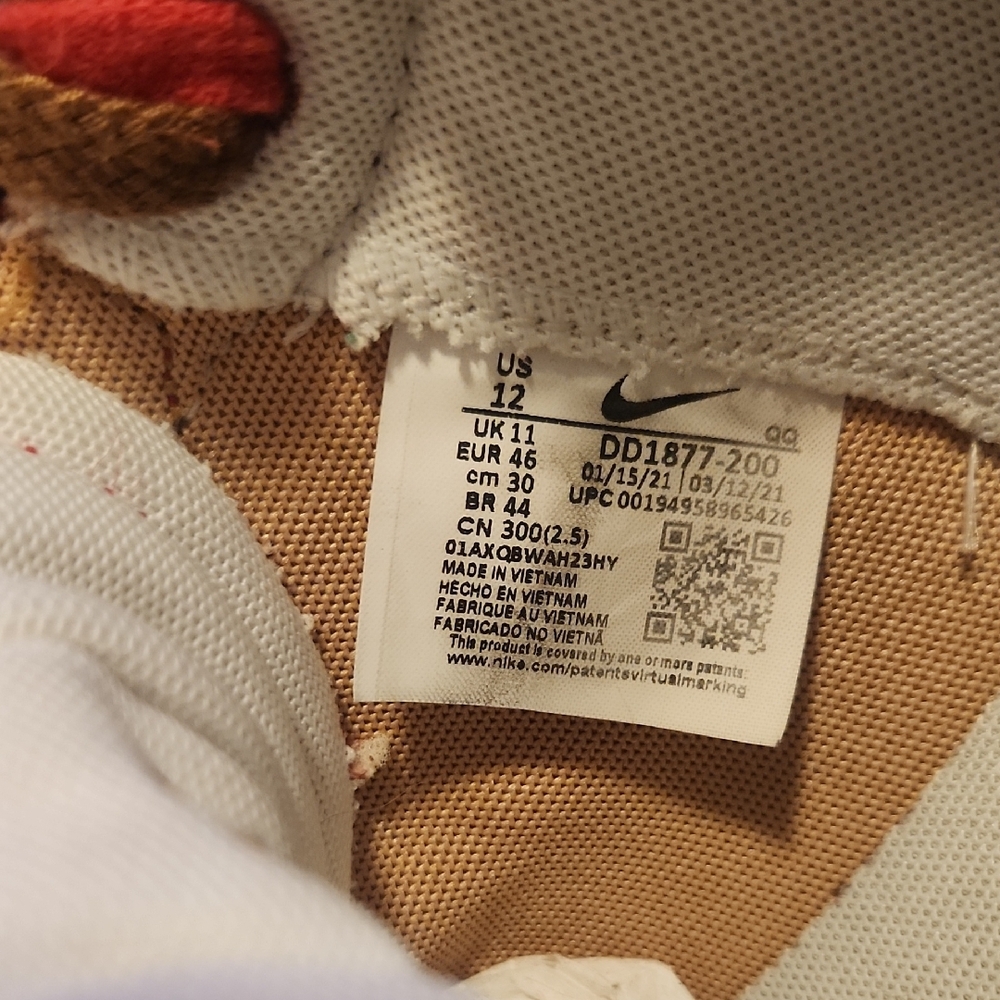 "Nike Blazer Low × Sacai Sneakers - Picture 2 of 8